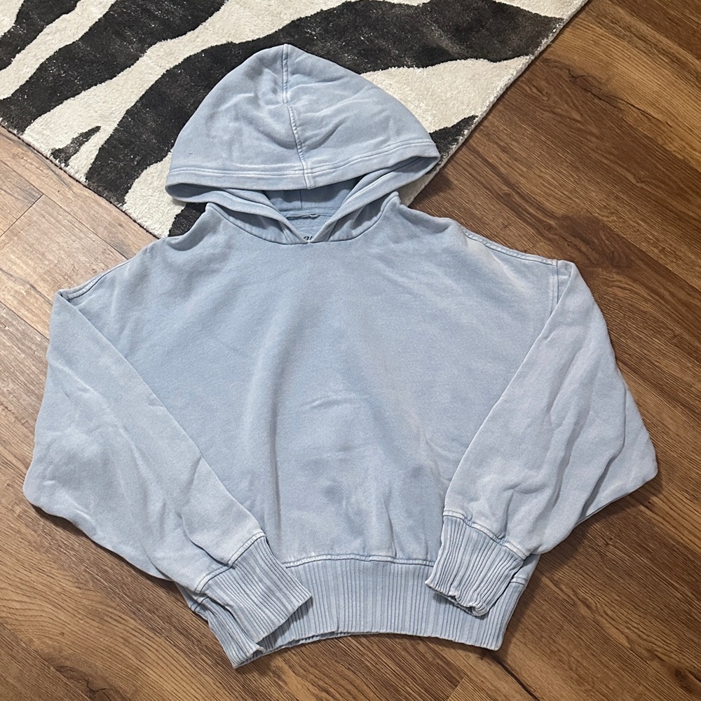Aerie cropped Hoodie, cloud wash, size M (never worn/NWOT)